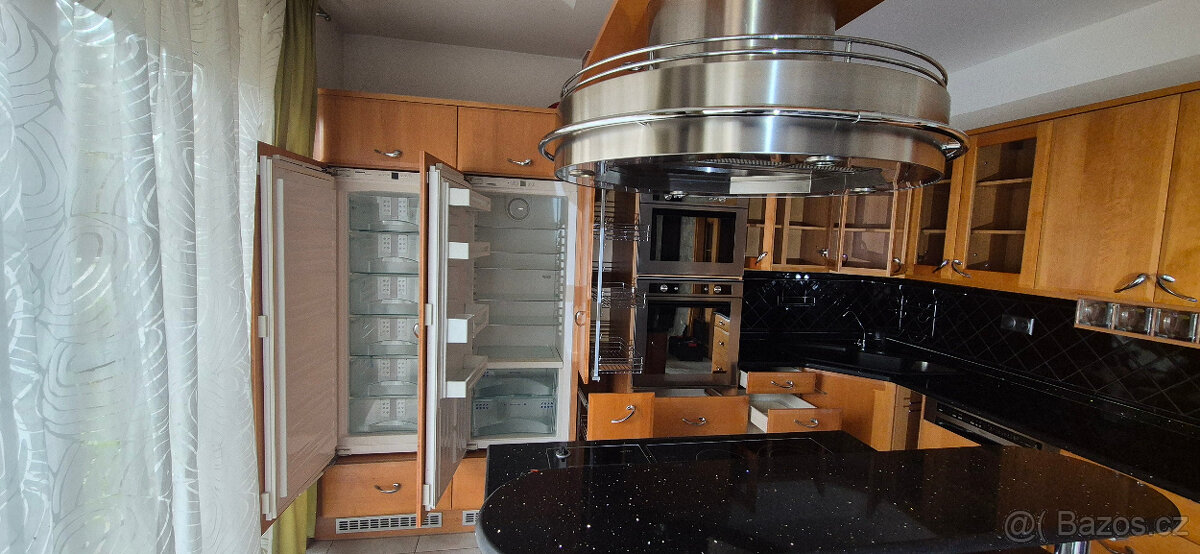 Kuchyňská linka s vest. spotřebiči whirpool a Miele - 5