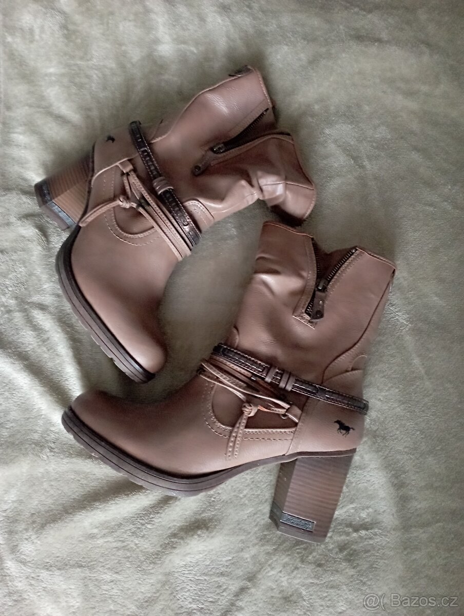 Dámská kotníková obuv značky Mustang - 5