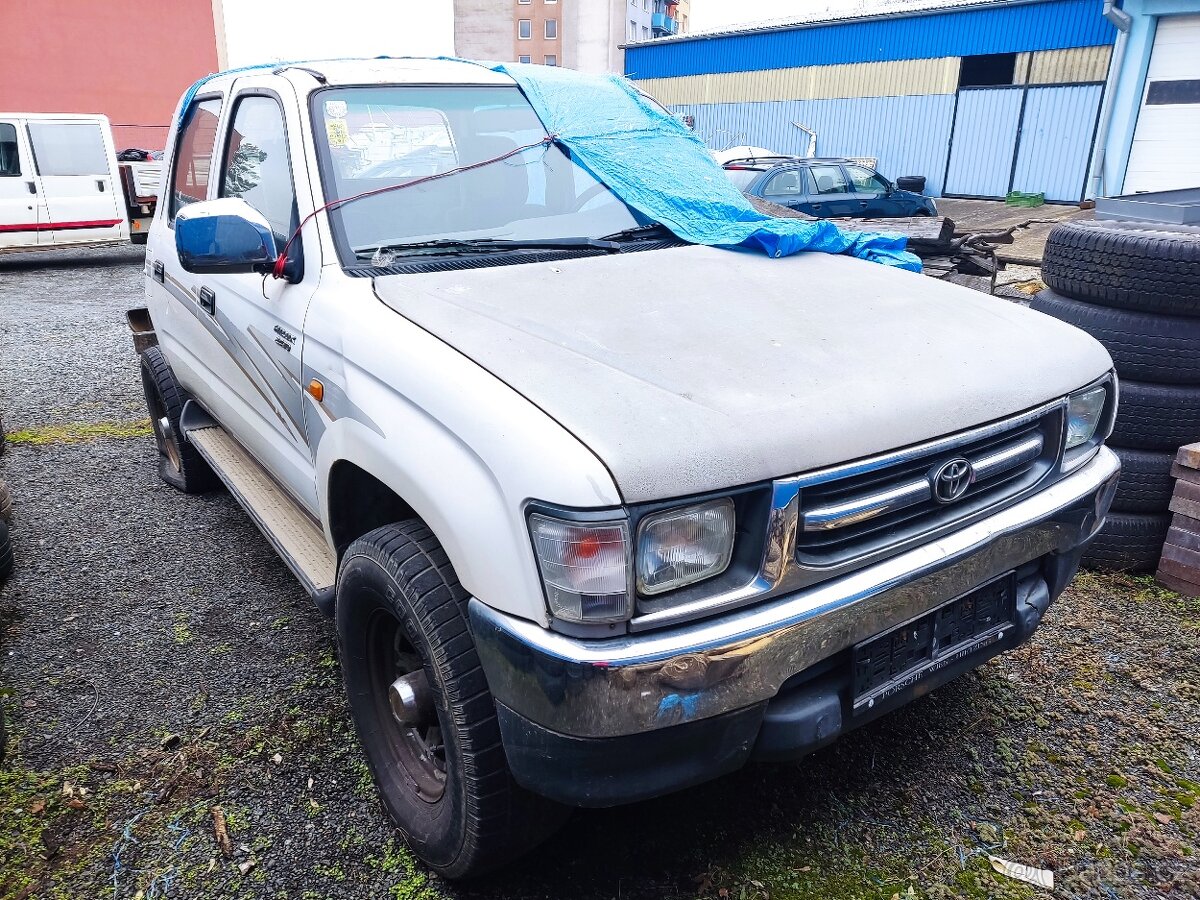 Toyota Hilux 2,4 TD. 66kw r.v 2000