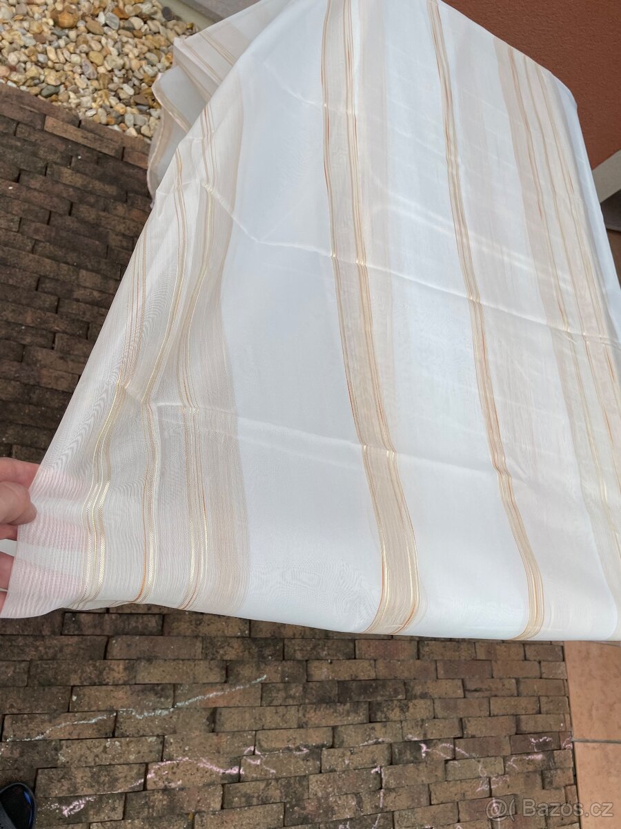 Záclona lehce do tělové barvy - 5