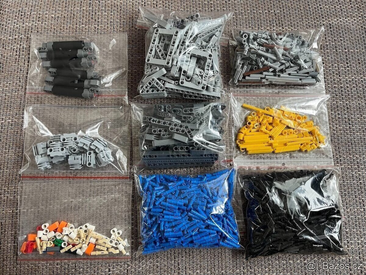 Lego Technic Buldozer CAT- stav nového - 5