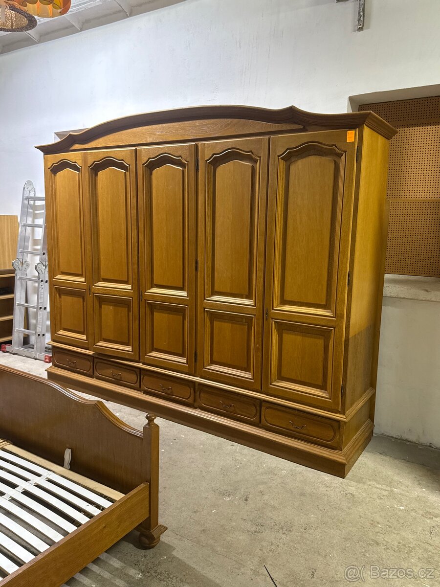 Manželská postel + šatní skříň - 5