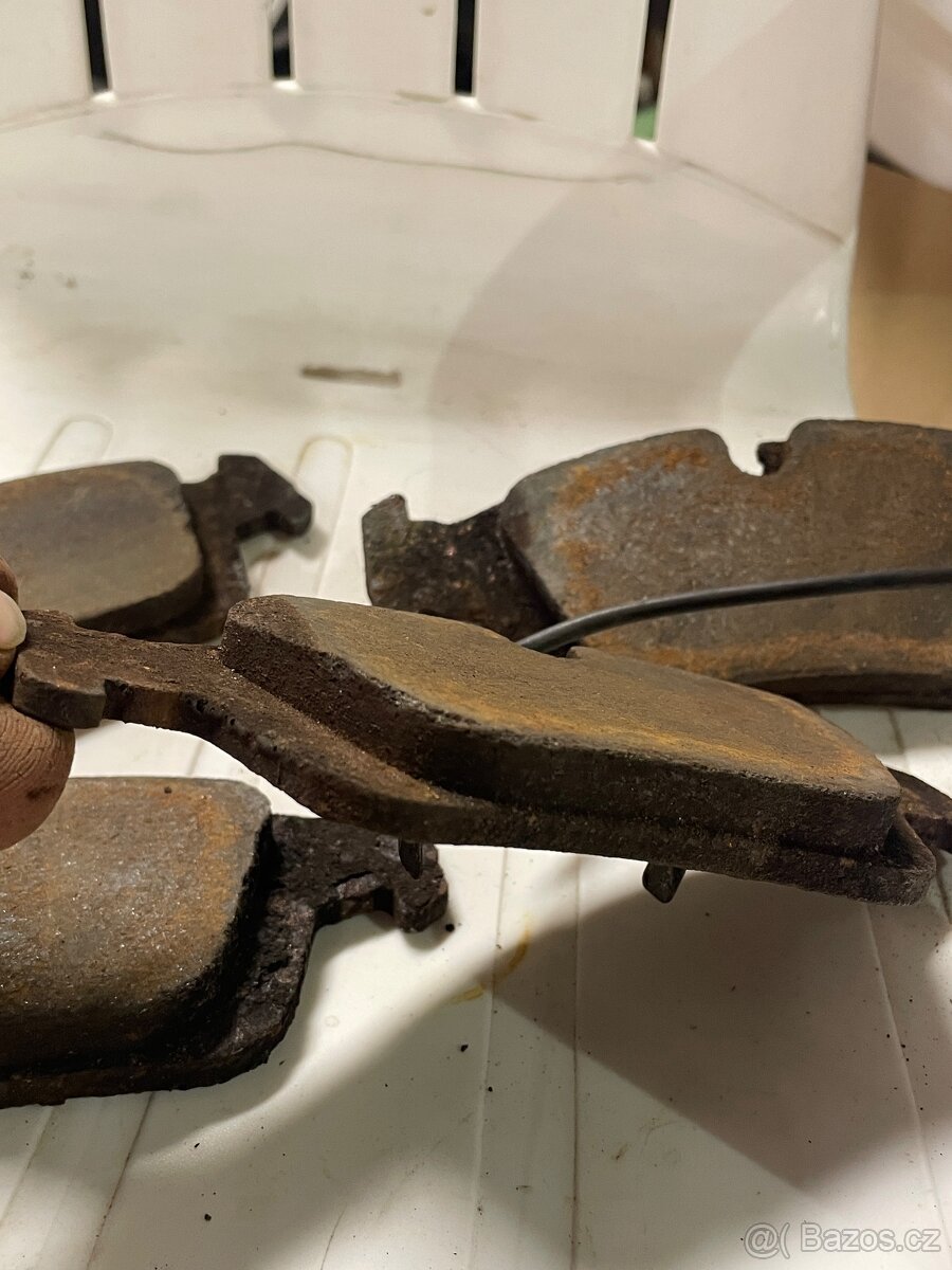 Přední kotouče a destičky BMW e36 - 5