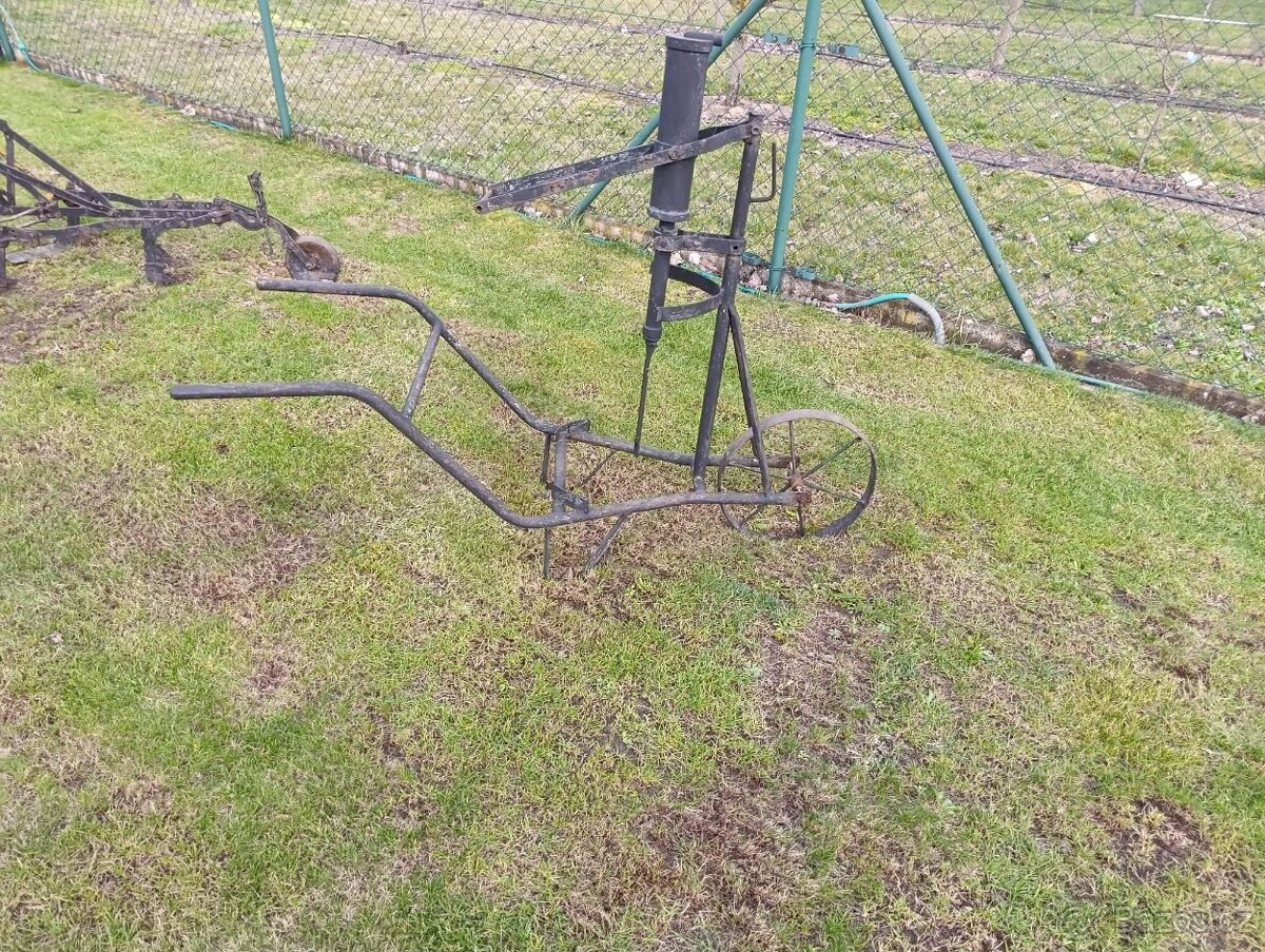 staré zemědělské nářadí - dekorace - 5