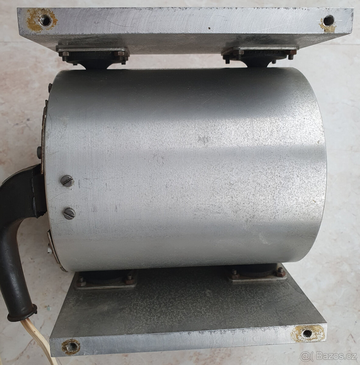 Elektromotor 20 ot/min s odpruženými držáky - 5