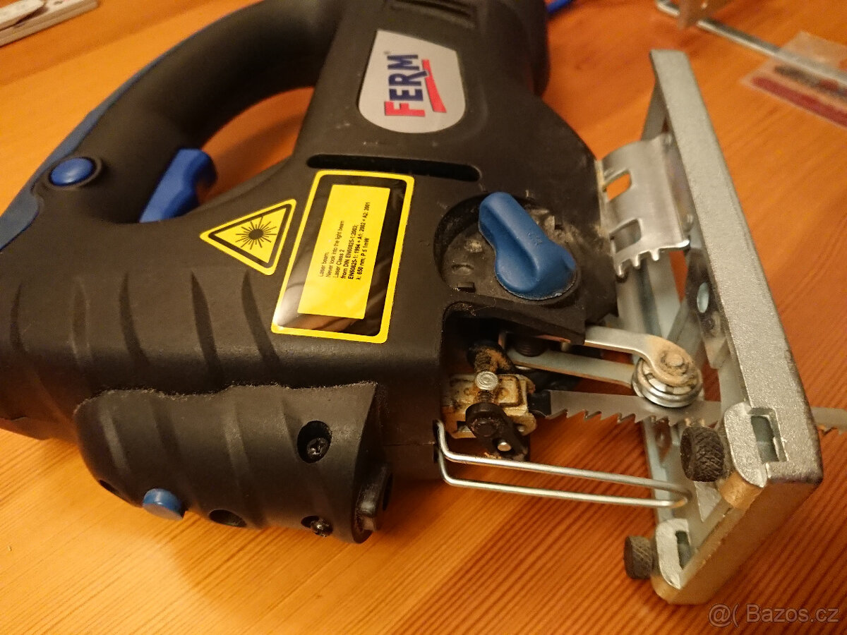 Přímočará pila Ferm 750W s laserem - 5
