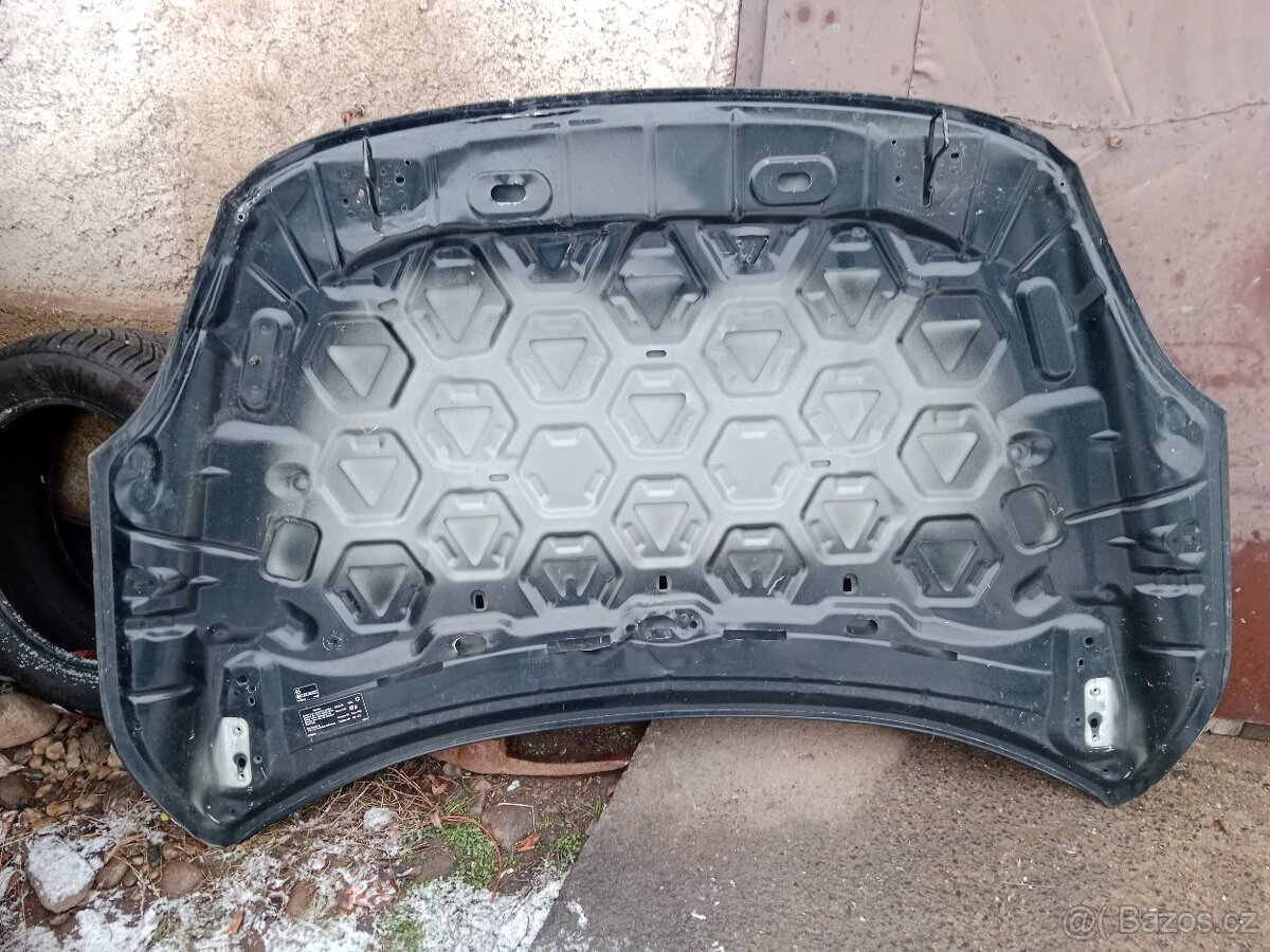 Kapota Volvo V40 2012+ - 5