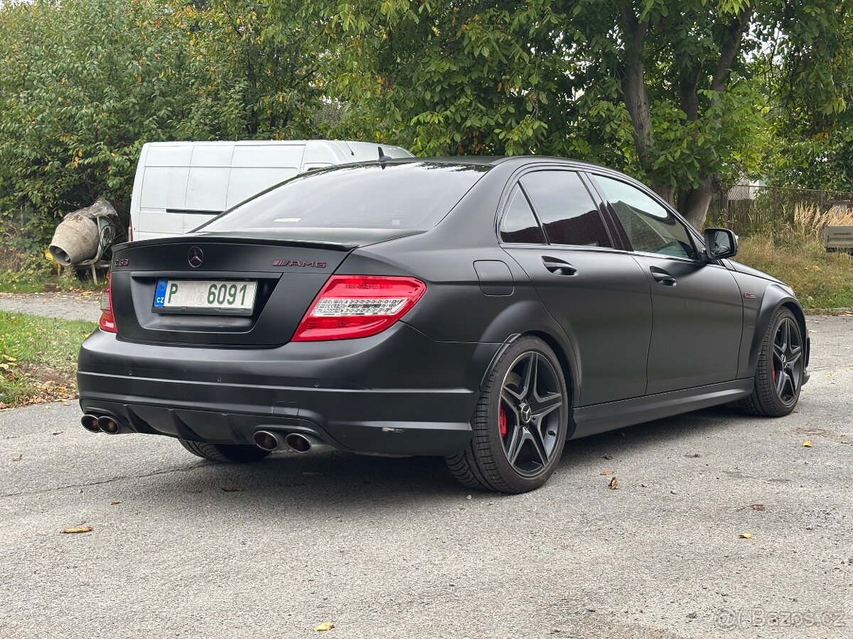Mercedes Benz C63 AMG - 5