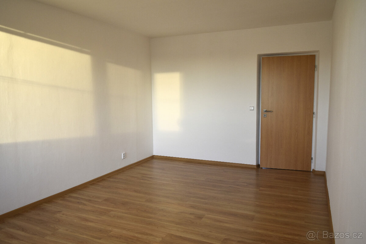 Náchod - pronáme bytu 3+1 s lodžií - 5