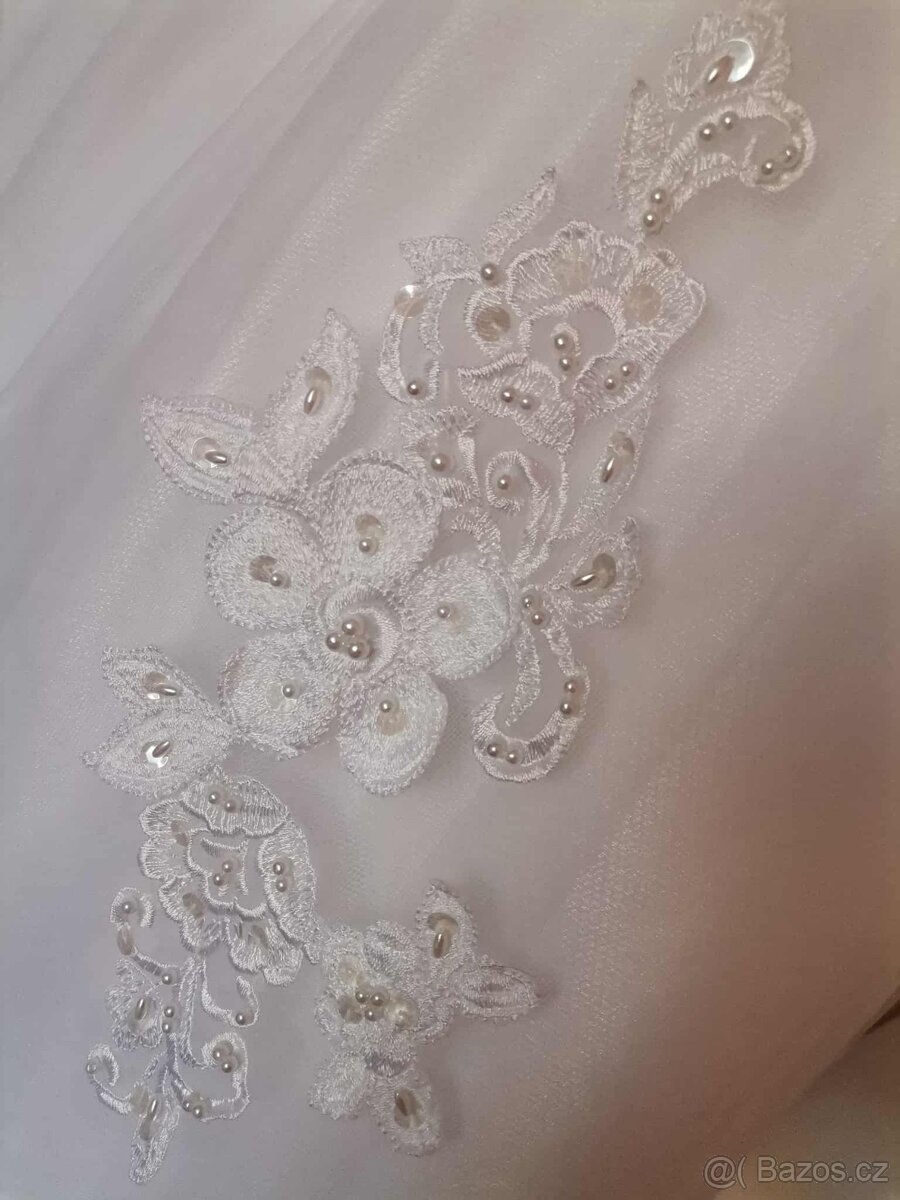 svatebni šaty s vlečkou - 5