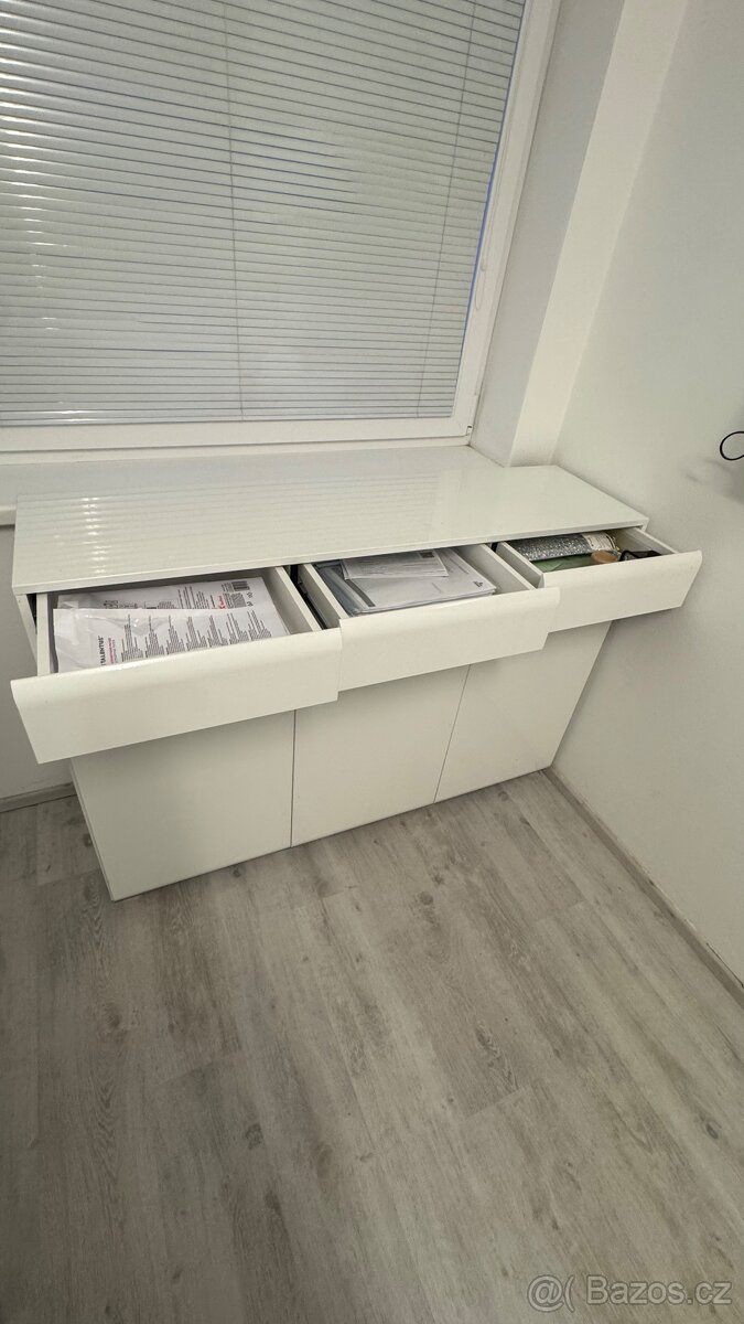 Manželská postel+2x stolek+komoda - 5