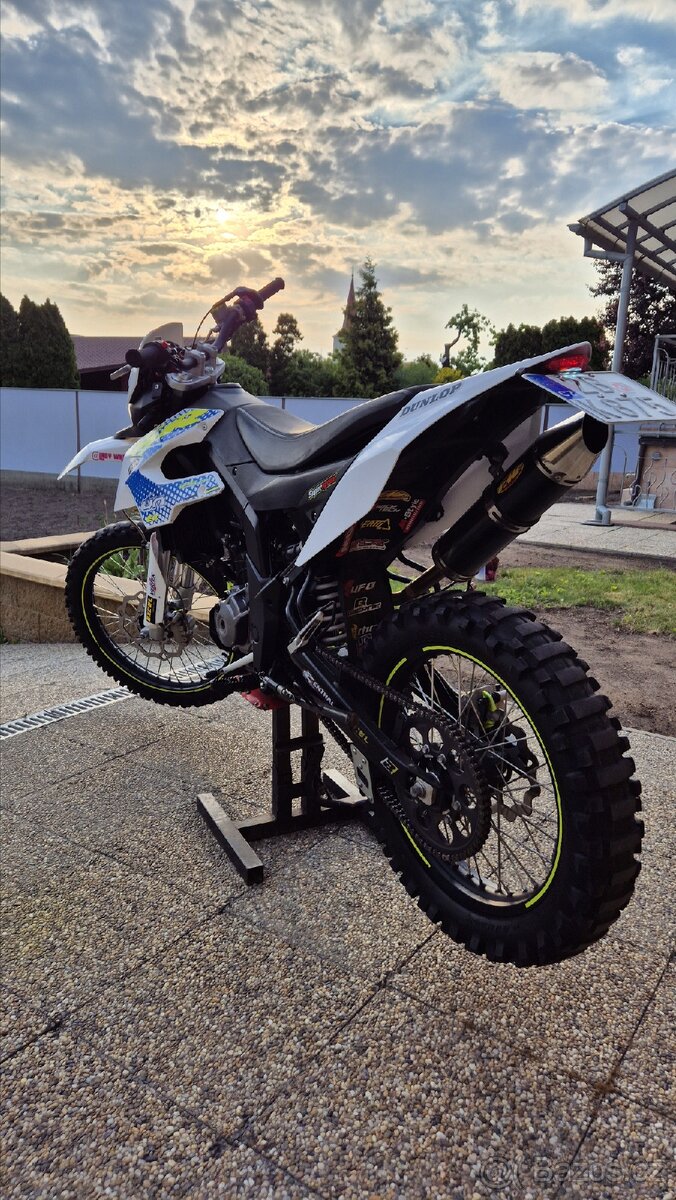 UM DSR EX 125 EFI