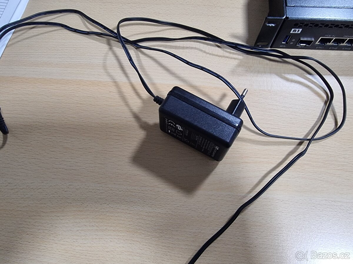 Router Mikrotik RB3011UiAS-RM - 5