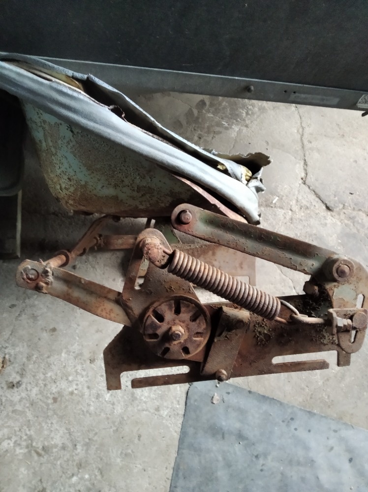 Prodám originál sedačku na ZETOR25- LAVOR-3500,- - 5