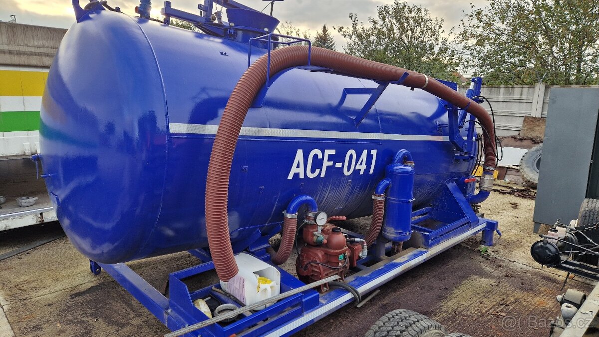 MB Axor 4x4 E3 a MB Axor 4x2 E4 s cisternou 8,3 m3 - 5