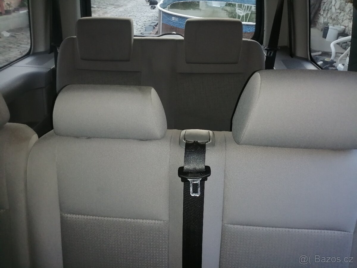 VW Caddy Life Maxi,r..v. 2009, 2.0TDi, 103kW - 7 míst - 5