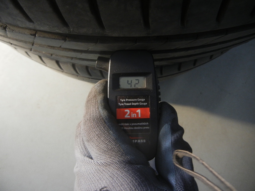 Letní pneu Pirelli + Sebring 235/55R18 - 5