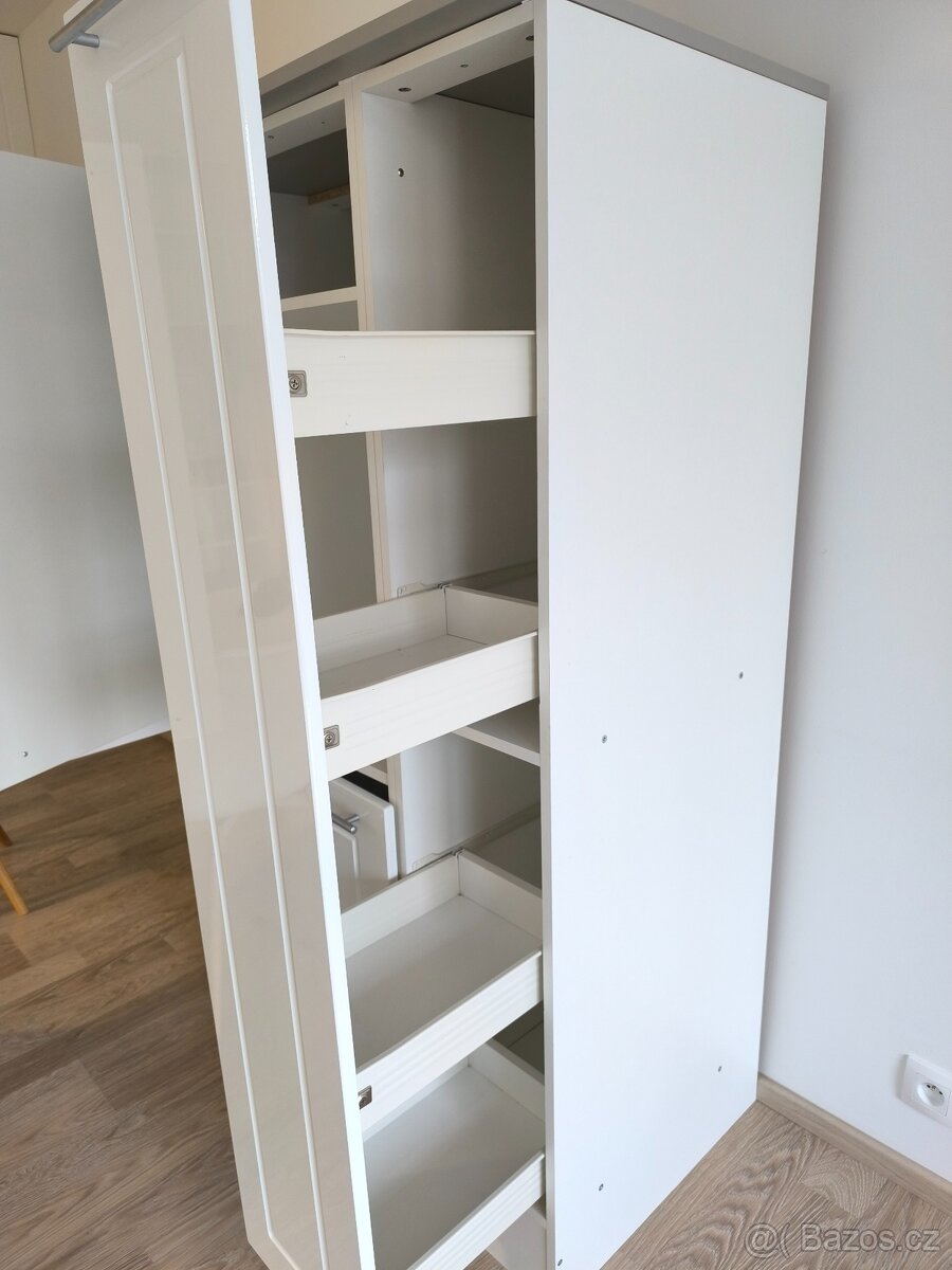 Mix nábytku (skříň, police, konferenční stolek, stůl..) - 5