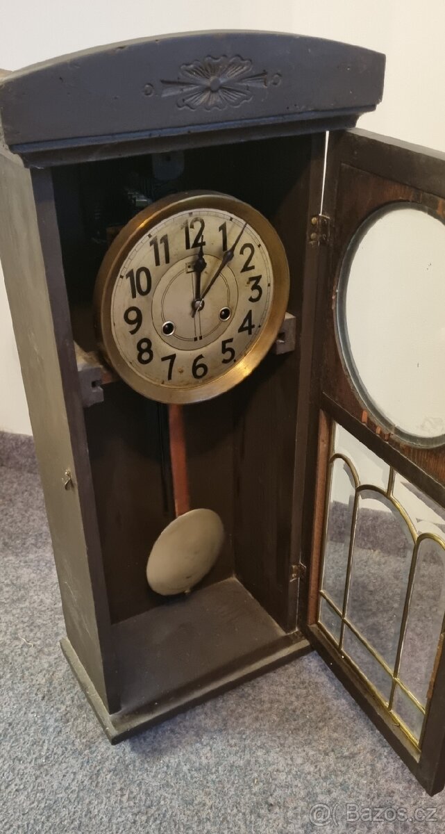 Staré nástěnné hodiny s kyvadlem – funkční
- 5