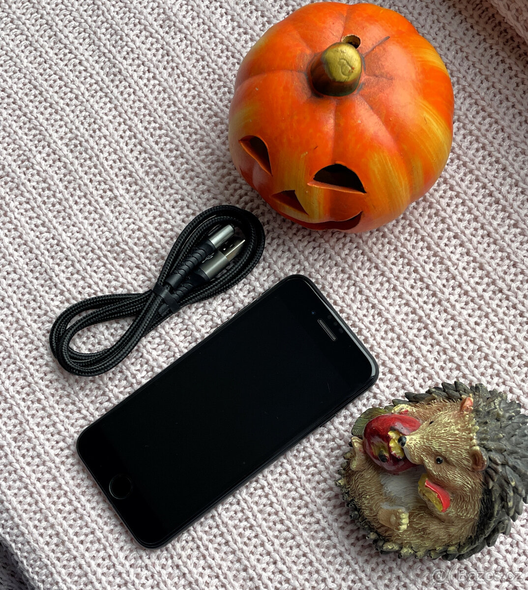 HLEDÁŠ IPHONE? Prodám Apple SE 2020 - 64GB - BLACK - TOP - 5