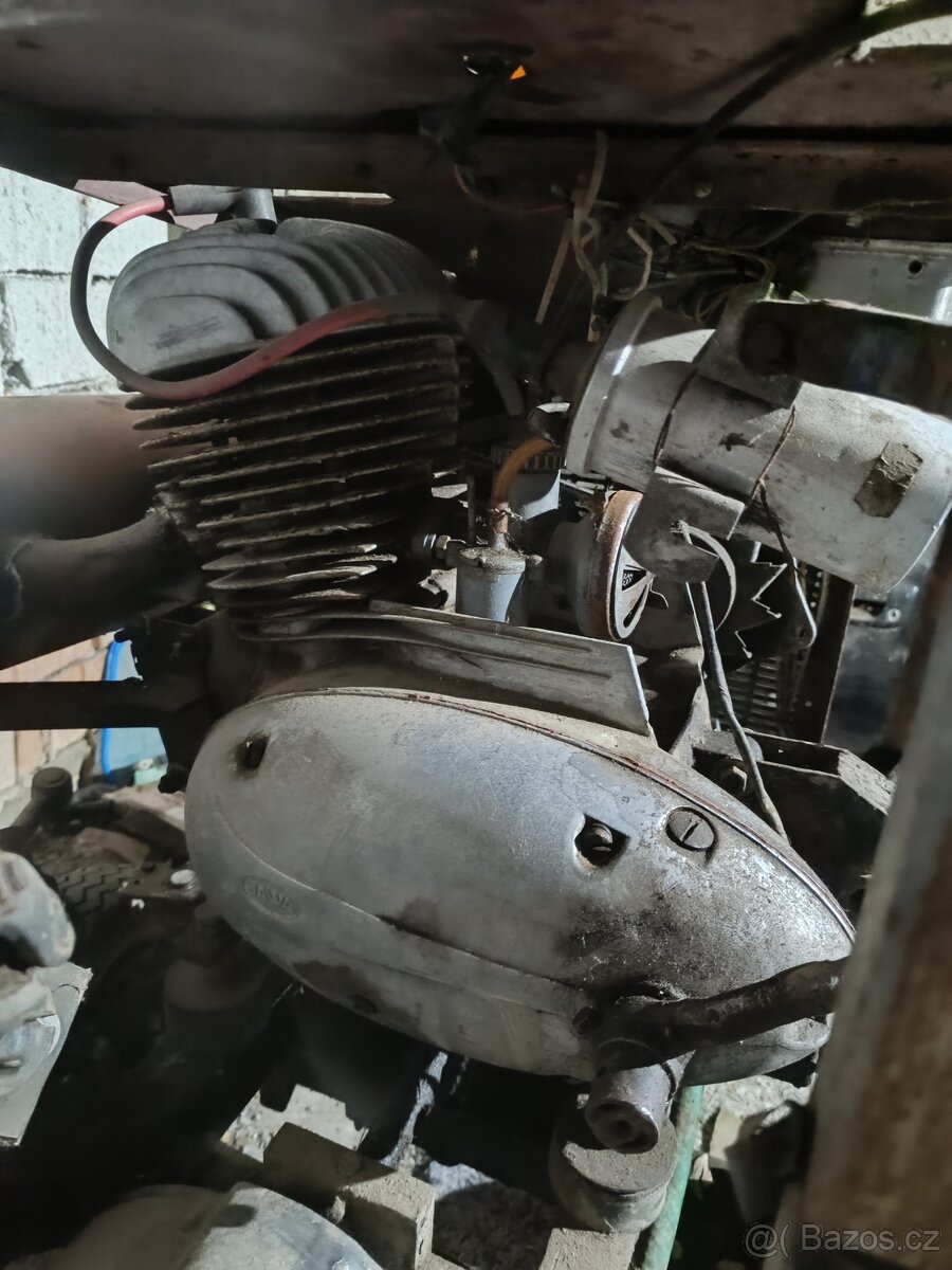 Prodám traktor domácí výroby motor Jawa - 5