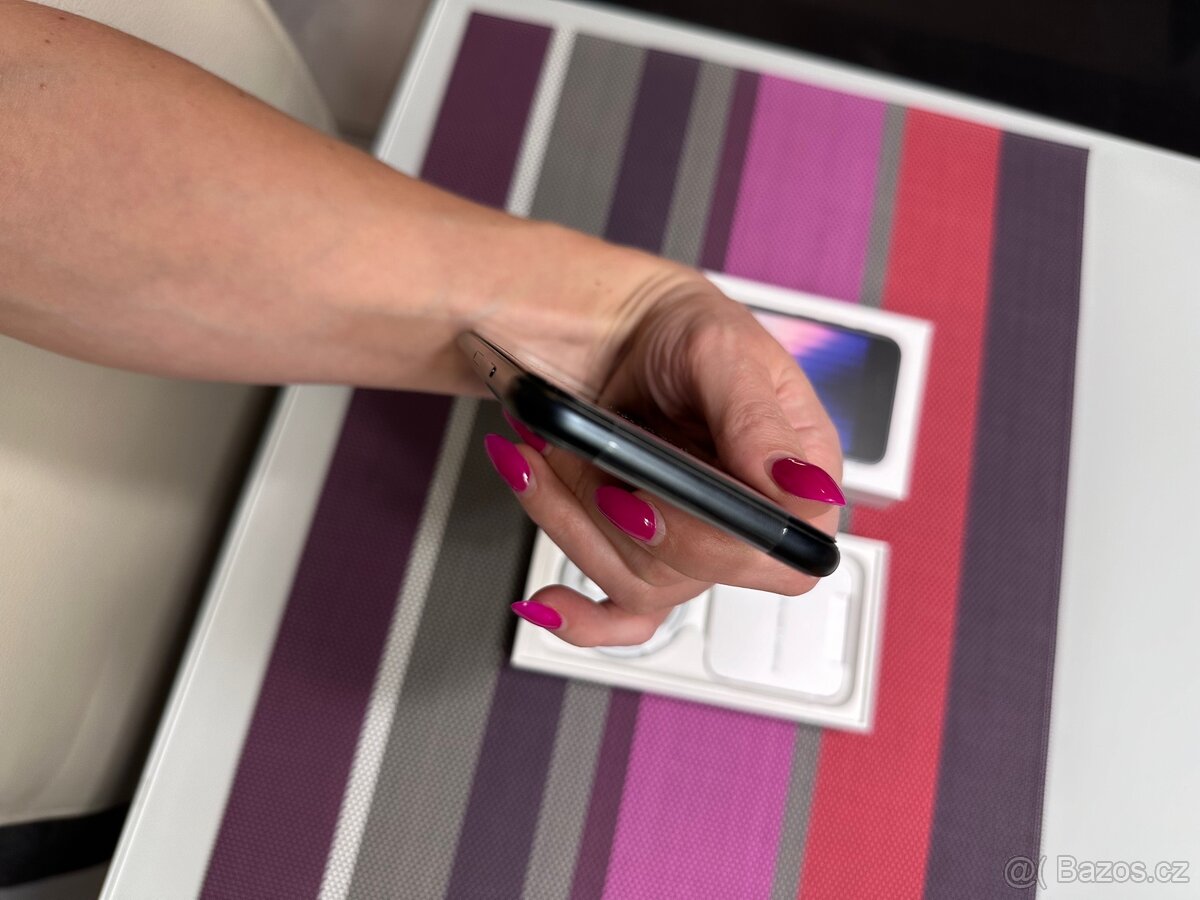 Novy iPhone SE 2022 Midnight 64GB - 5