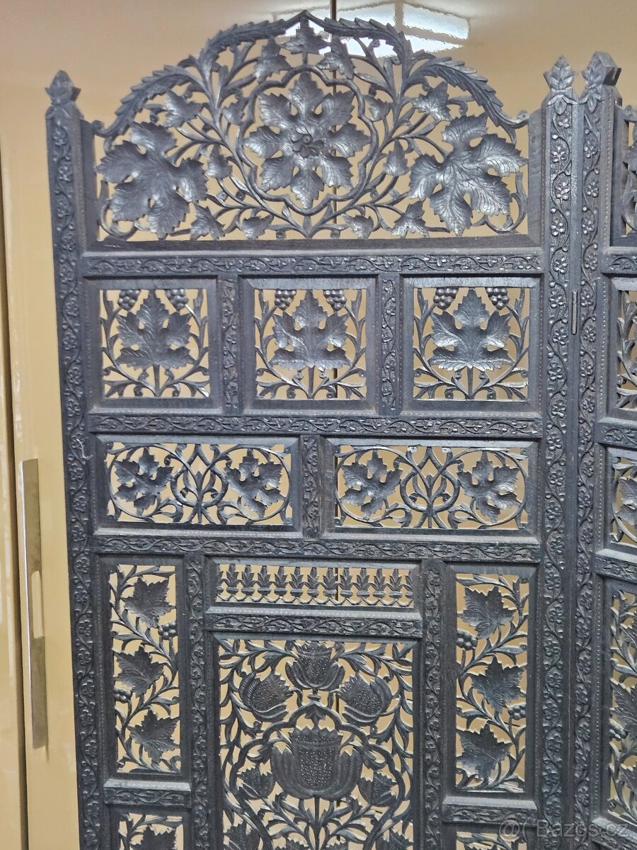 Starožitný vyřezávaný paraván se stolky - 5