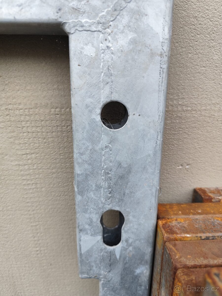 Branka a dvoukřídlá brána - 5