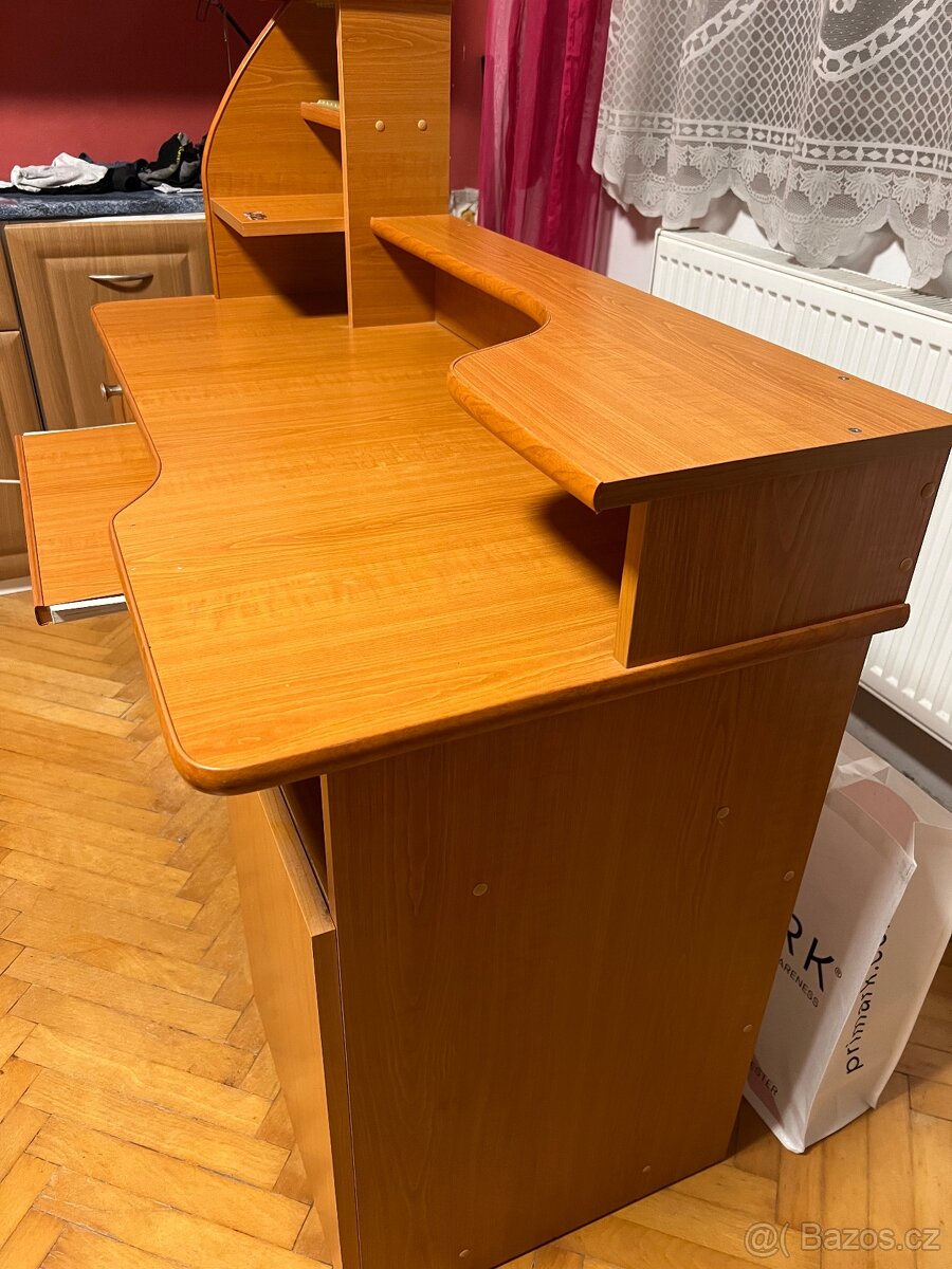 Prodám kvalitní herní stůl - 5