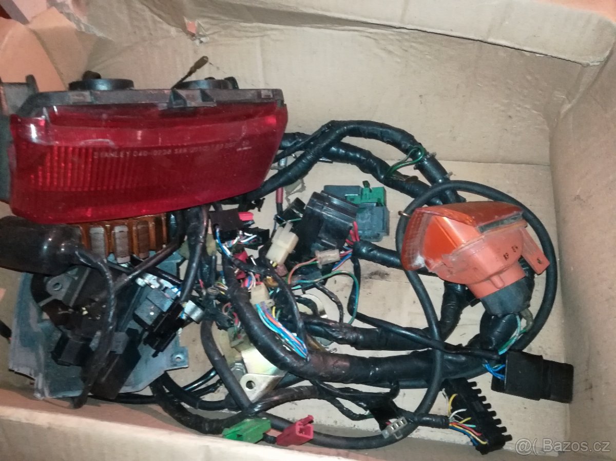 Nahradni dily na Hondu VFR - 5