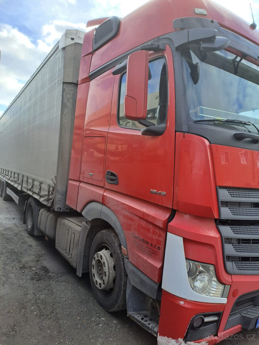 MB 18445 r.v.14 LOWDECK - 5