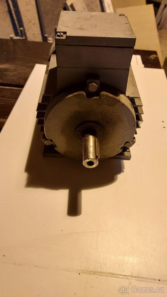 Elektromotor 550W, 910 otáček - 5