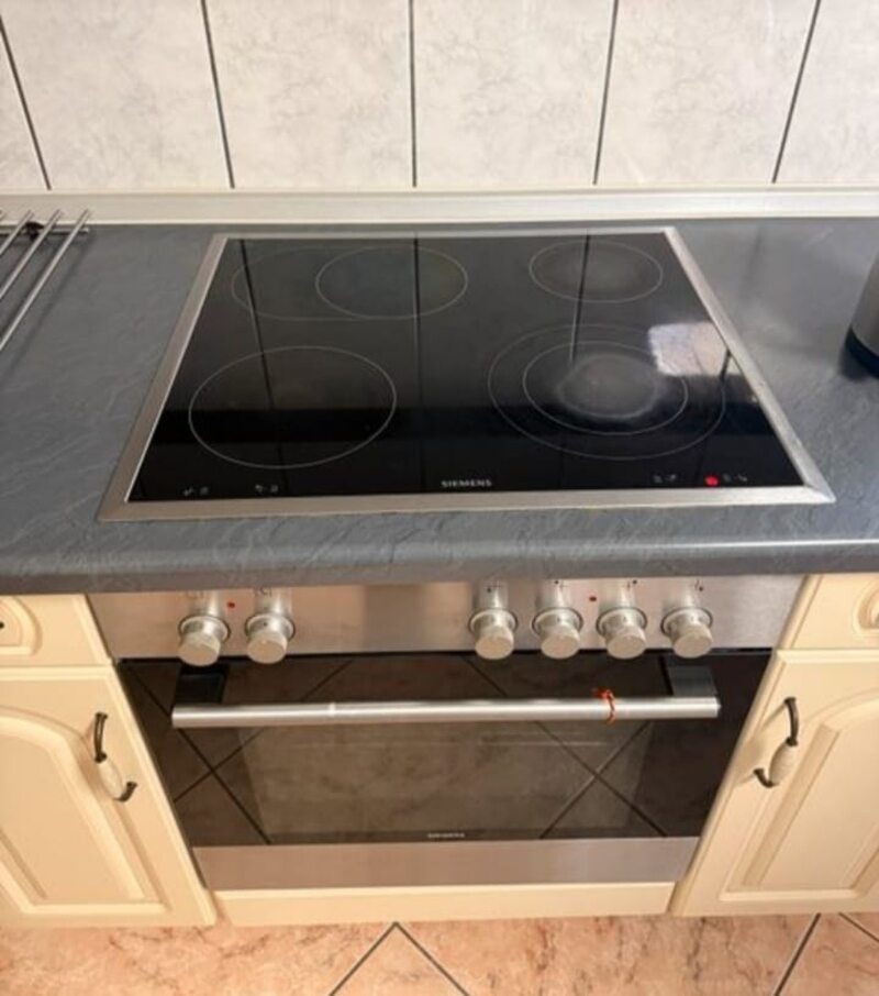 Krásná velká venkovská kuchyně se spotřebiči,5825 - 5