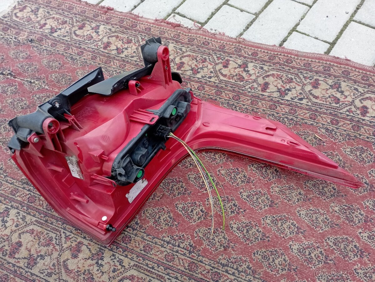 Zadní světla Peugeot 5008 - 5