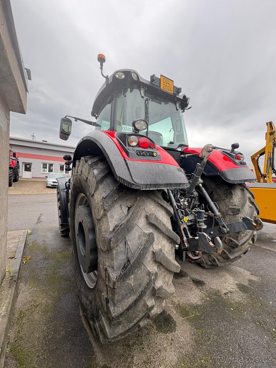 Traktor Massey Ferguson 8740S - 5