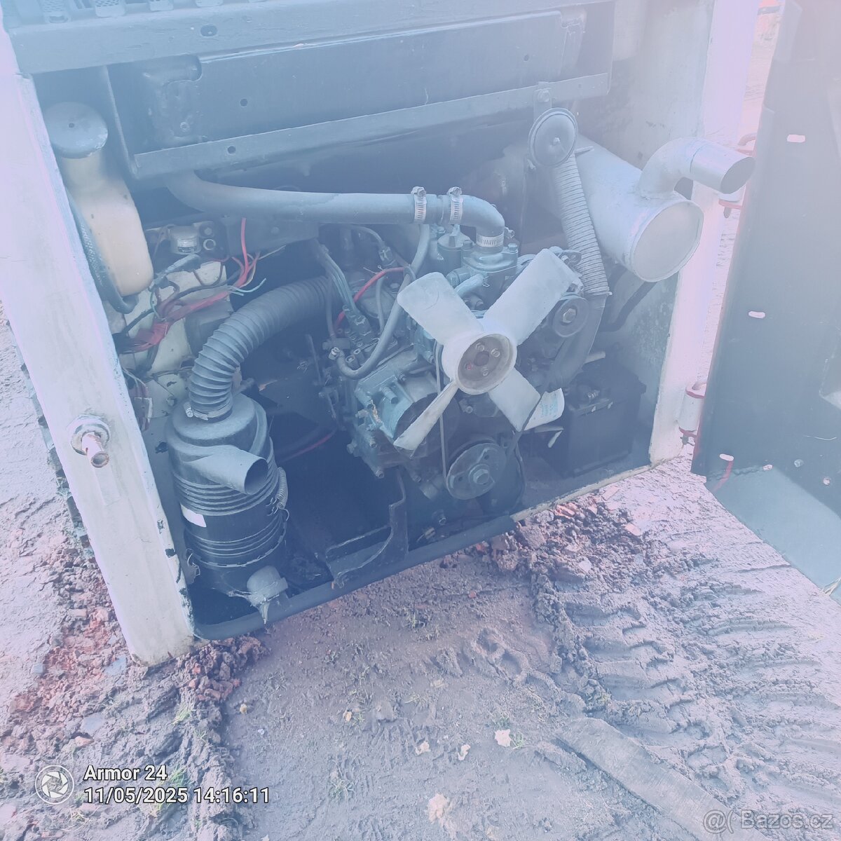 Smykový nakladač Bobcat 543 - 5