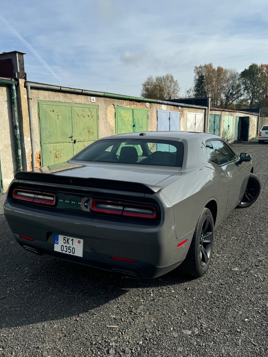 Prodám Dodge Challenger 3.6 V6 - 5