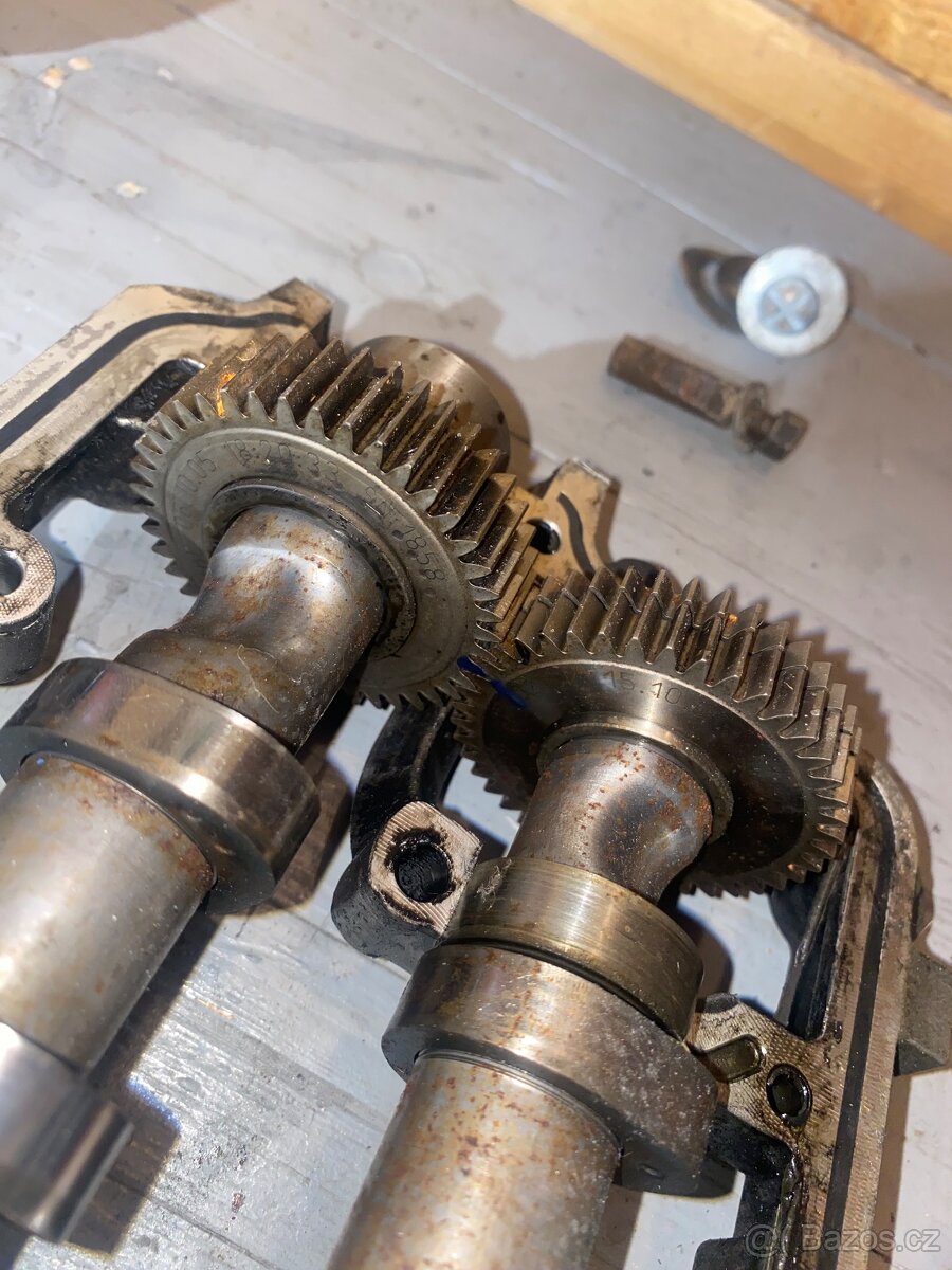 Vačkové hřídele Audi a6 c6 3.0 tdi ASB - 5