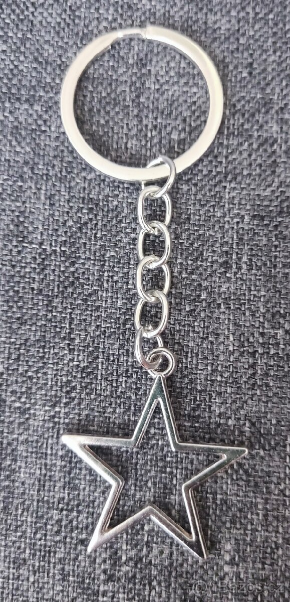 Různé nové klíčenky . - 5