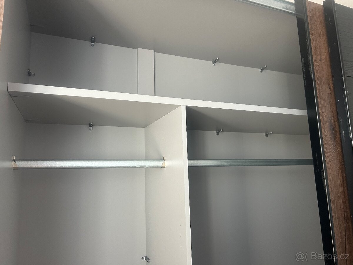 Šatní skříň - 5