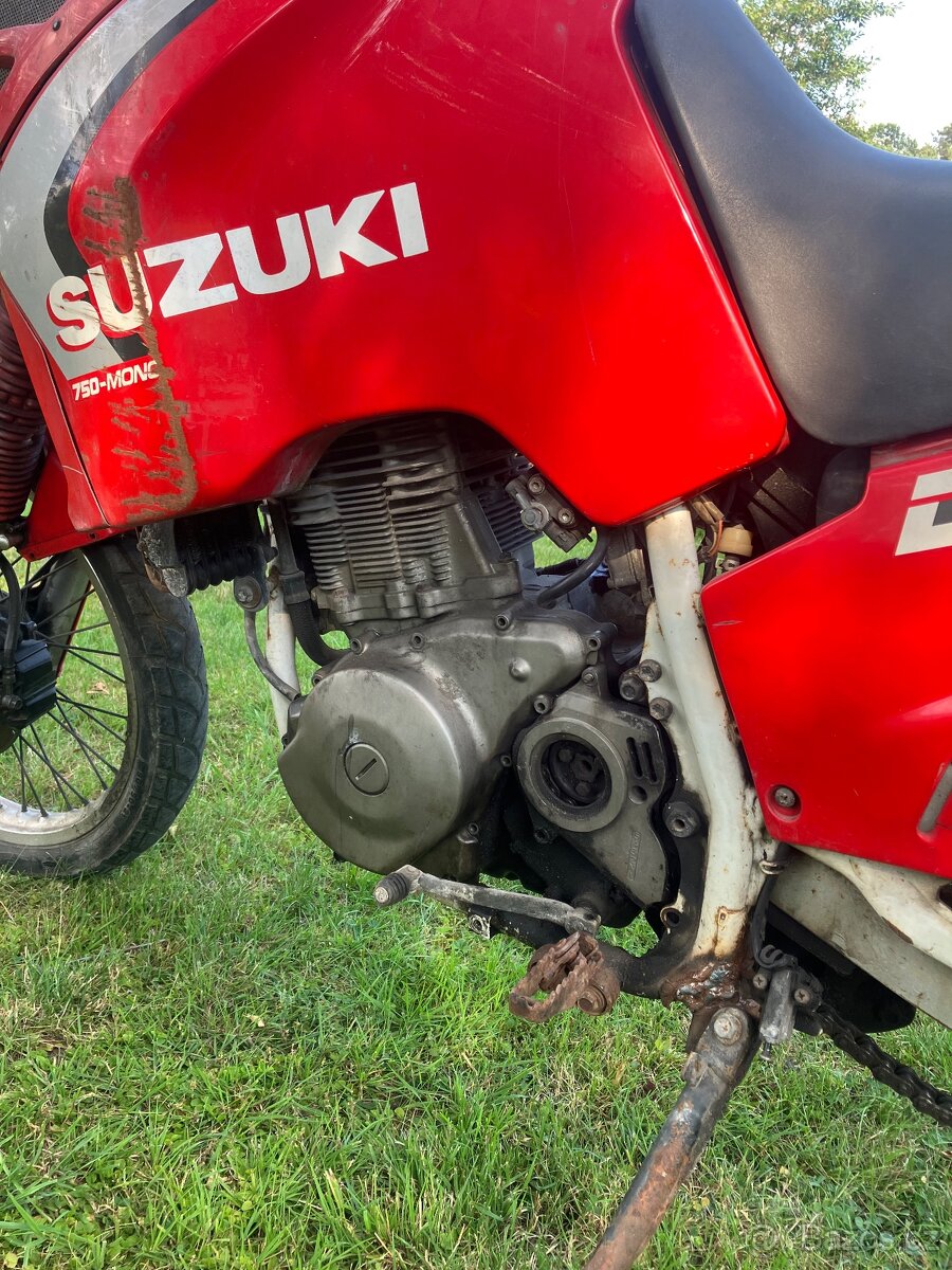 Suzuki Big 750