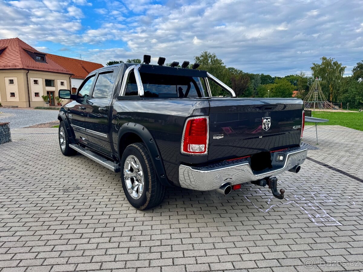 DODGE RAM 1500 4X4  5.7L LPG HEMI  LARAMIE LONG MAX VYBAVA