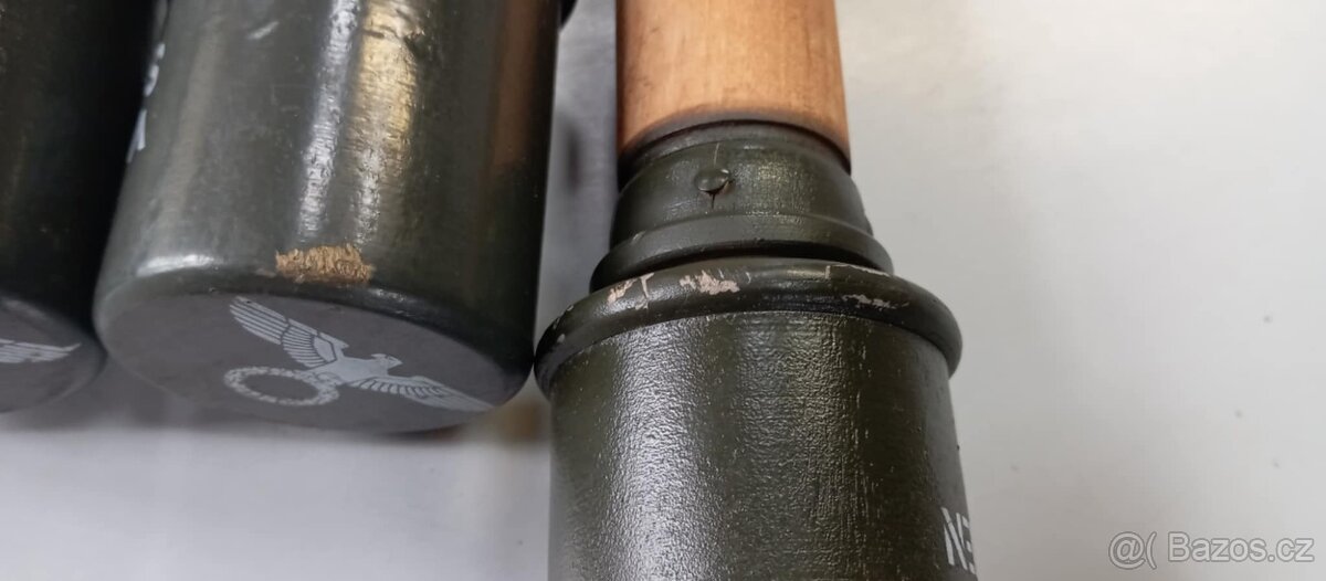 Replika - dřevěné granaáty. - 5