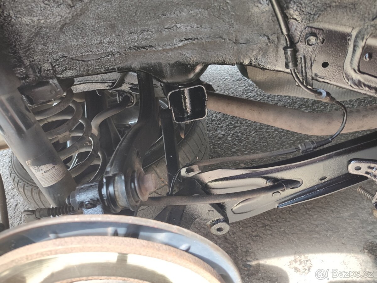 Hyundai i30 1.4 T-gdi 103kw top stav - 5