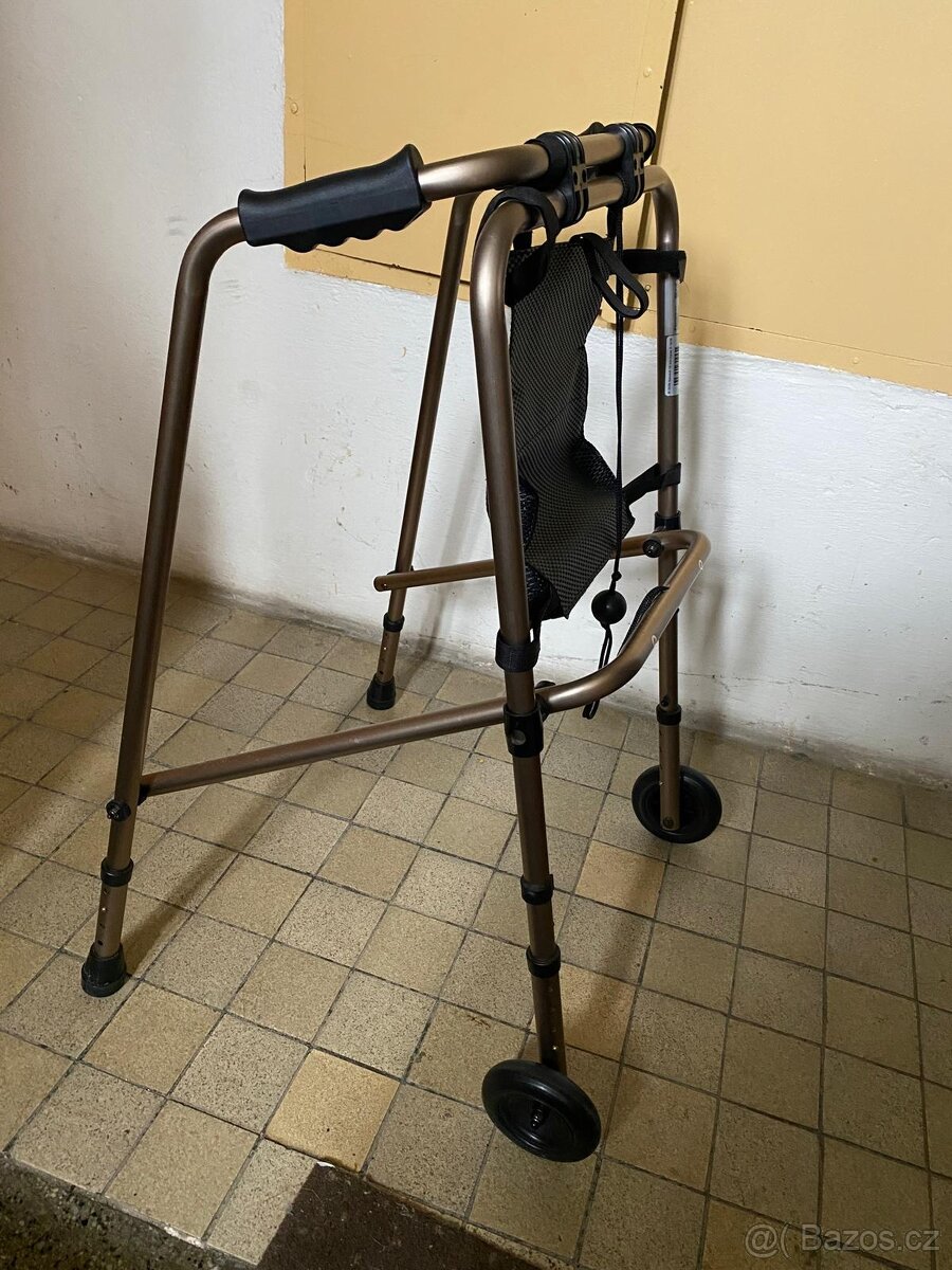 Invalidní vozík a další pomůcky - 5