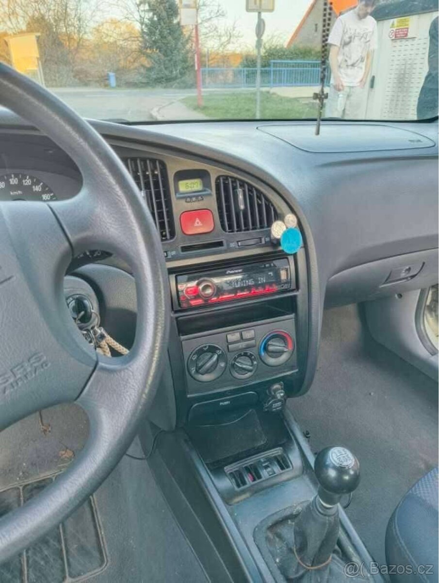 Hyundai Elantra 1.6i/2003 - 5
