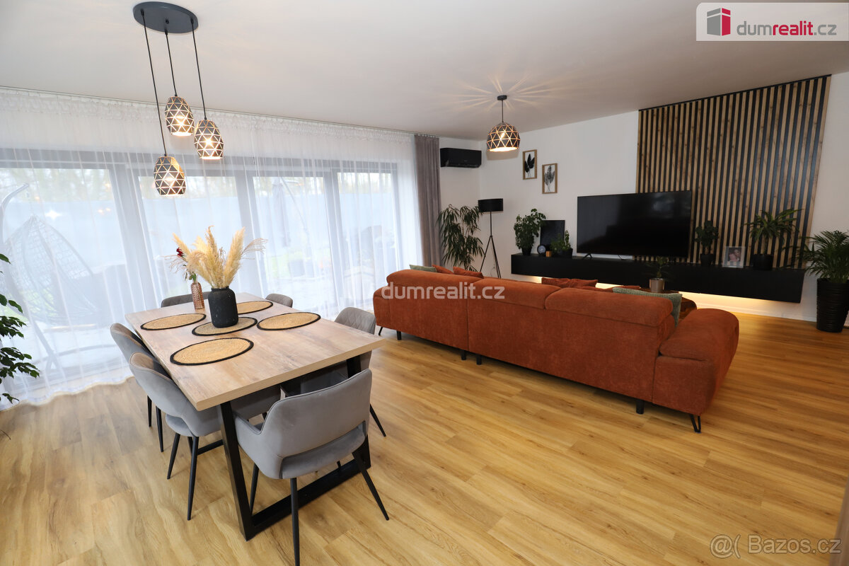 Krásný dokončený zkolaudovaný rodinný dům 5+kk se zahradou v - 5