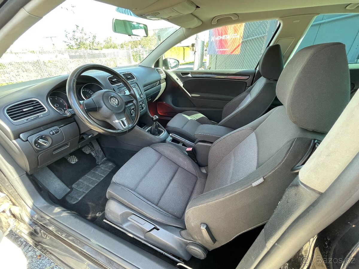 VW Golf 1.6 MPi Senzory, ALU, Výhřev Sedadel - 5