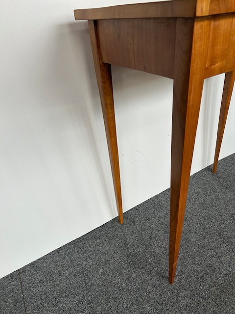 Stolek biedermeier v třešni. - 5