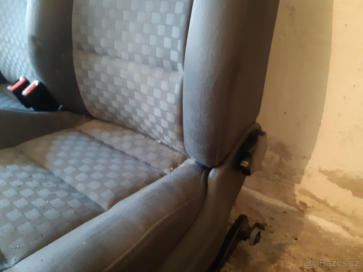 AUDI A6 C5 - sedačky + roleta - 5